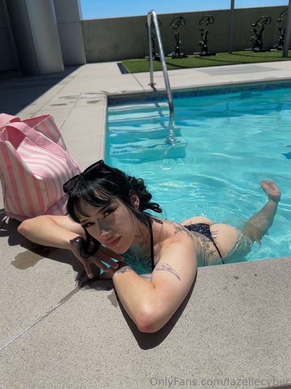 lets go for a swim :3