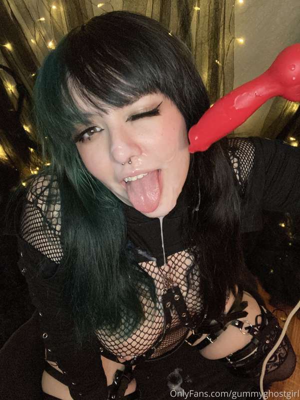 Why do I look so pretty with cum all over my face? 👅