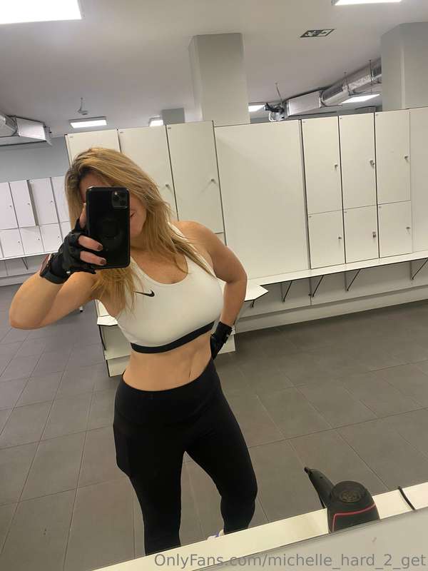 taking advantage of the gym bathroom 🥵