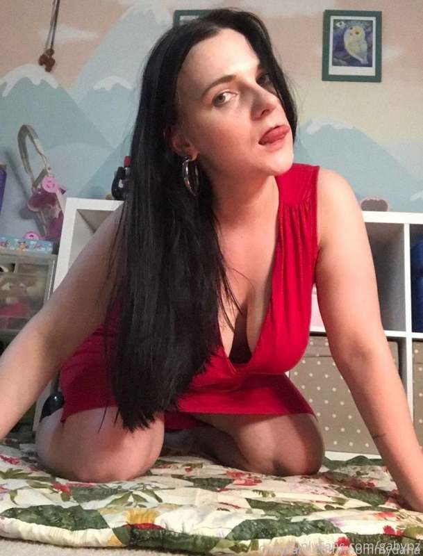 💦🍌Your friend’s mom @mommydana wants to teach you some inter..