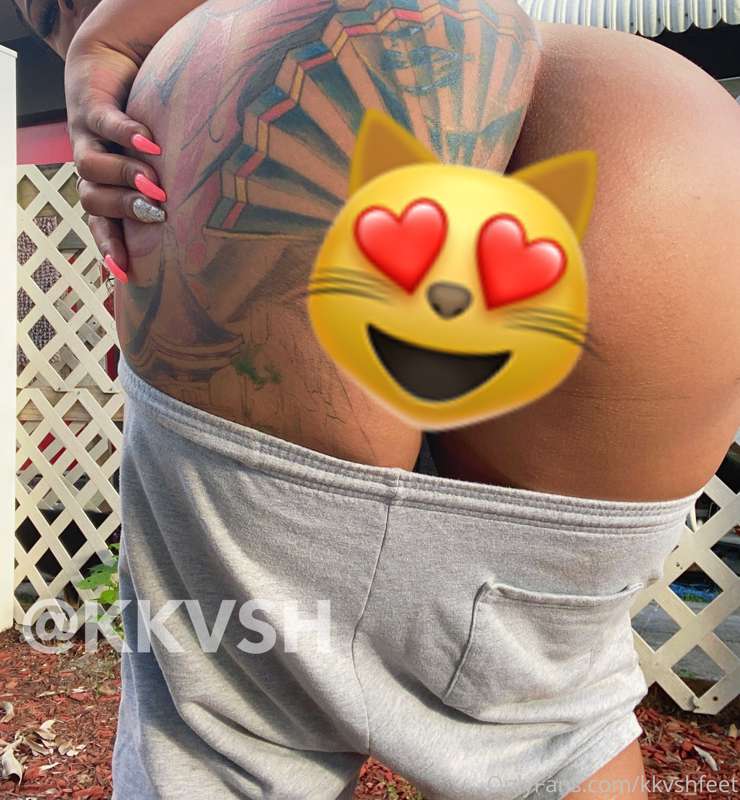 SUBSCRIBE to my VIP OnlyFans to see these without emojis on ..