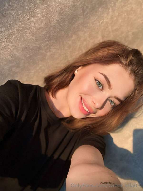 🔥STOP SCROLLING 🔥
Hot beauty @icon_lily is all alone now and..