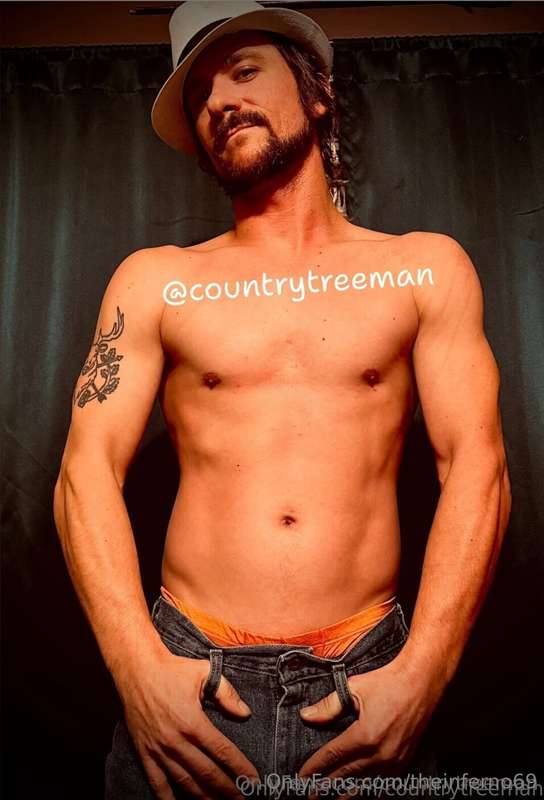 SexyKdaddy here to have fun and make you cum 💦💦💦@countrytree..