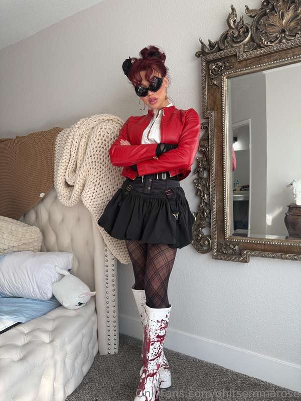 She was wearing her fuck me boots today! 👢