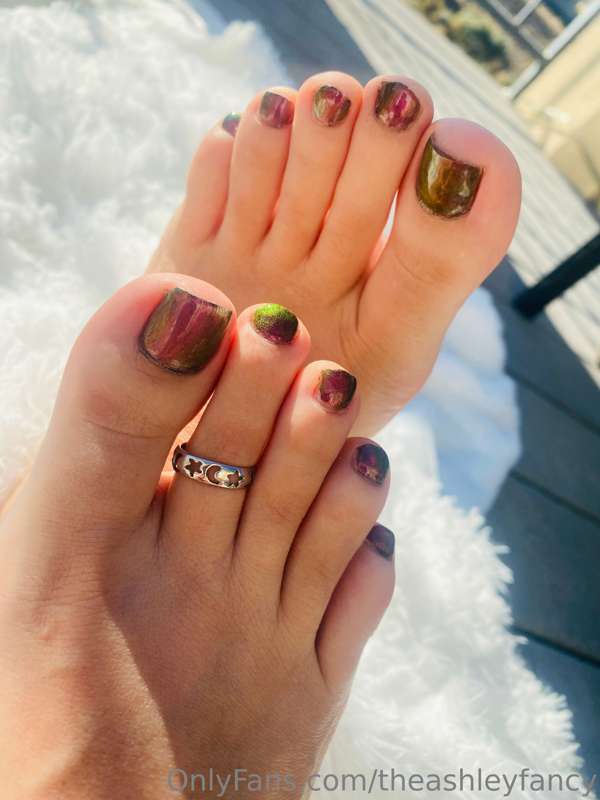Happy Toesday!