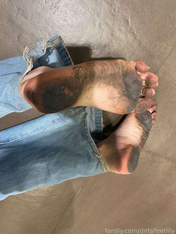 Dirtyfeetlily - Fansly - 28 Apr, 2025 1