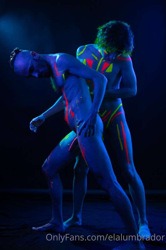 Photoshoot. body painting. neon lighting  model: @eduell 5