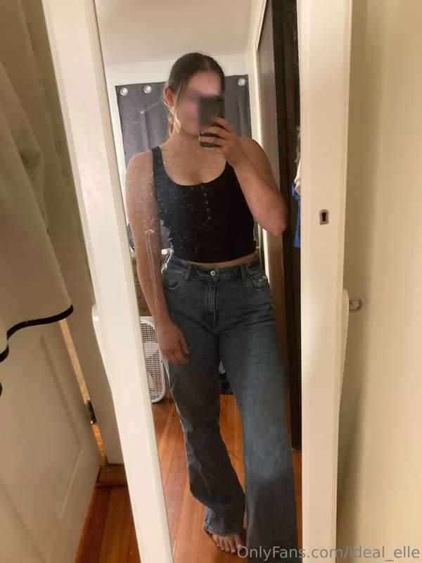 Nobody say anything about my dirty mirror 😠
