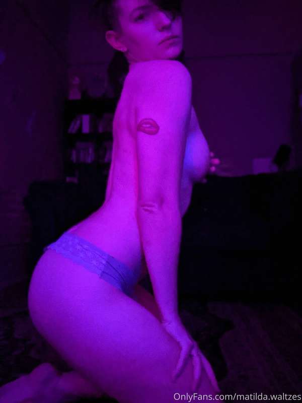 Hope everyone rises on this easter sunday 🍑🙊🐱 check your mes.. 1