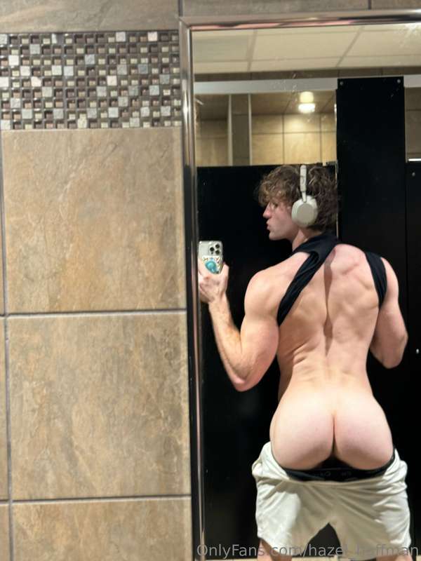 You like locker room fun? 😈 4