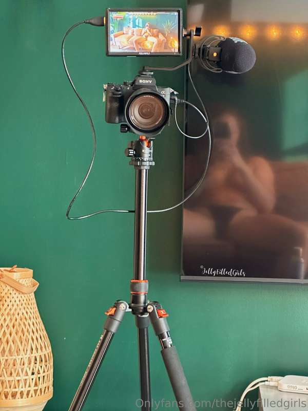 Let's see what we have here...🕵️‍♀️✅ Couch 🛋 ✅ Cameras 📸✅ 2 .. 2