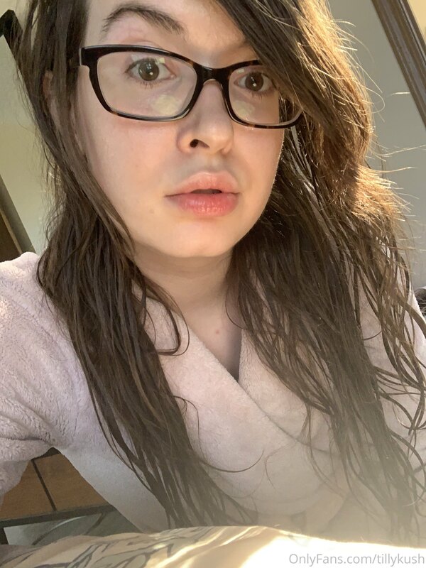 Do you think I’m cute in glasses? ?