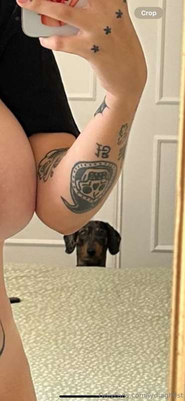 was trying to take some cheeky photos then suddenly i notice.. 1