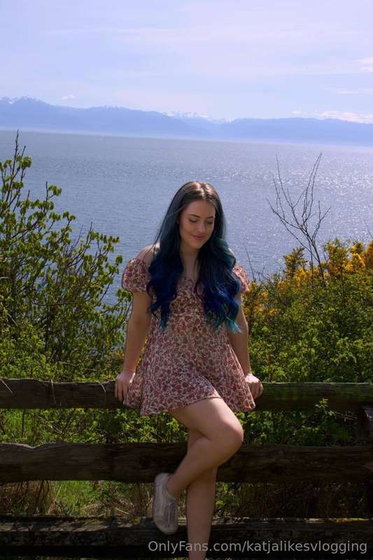 Spring has sprung and I spent the day with some friends! 🥰 A.. 15