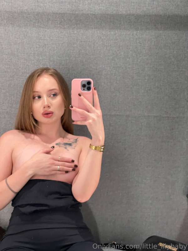 👗 So, shall we take a peek into the fitting room? 😏 Today I ..
