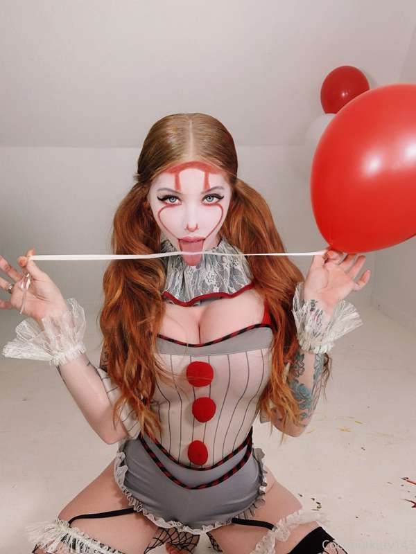 Today’s wholesome storyline: “let’s clown around” 

It’s tha.. 4