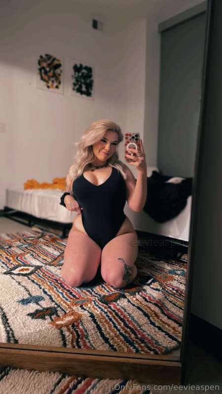 swipe to pull my top down and again to see the smile ;)  thi..