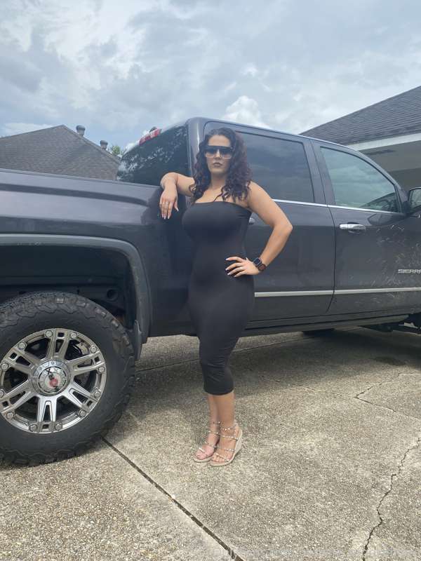 I think hot girl summer is officially here!!! It’s date nigh.. 6