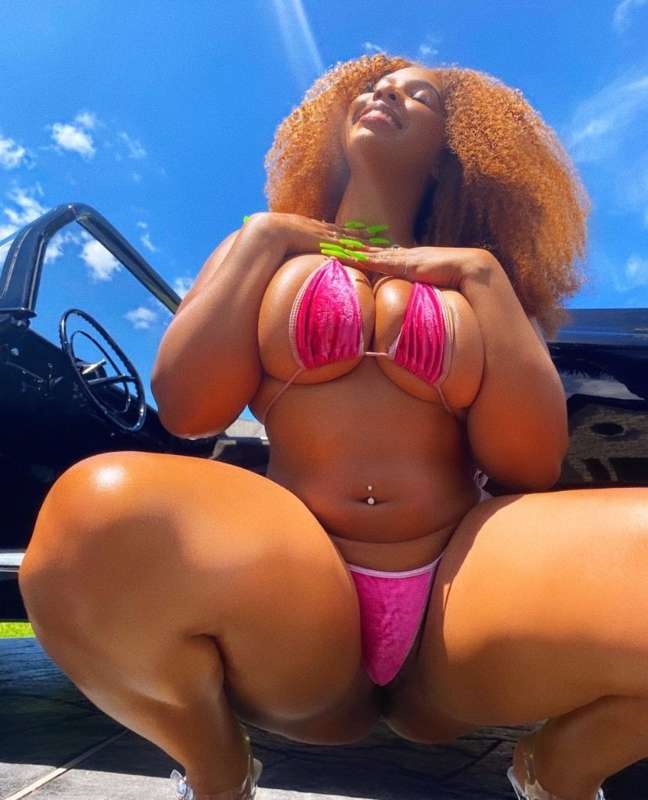 Tip this post $10 for a random twerk video out of my gallery..