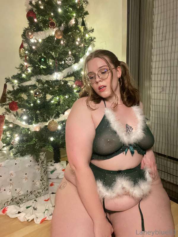 Naughty little elf wants to spend the night😈 2