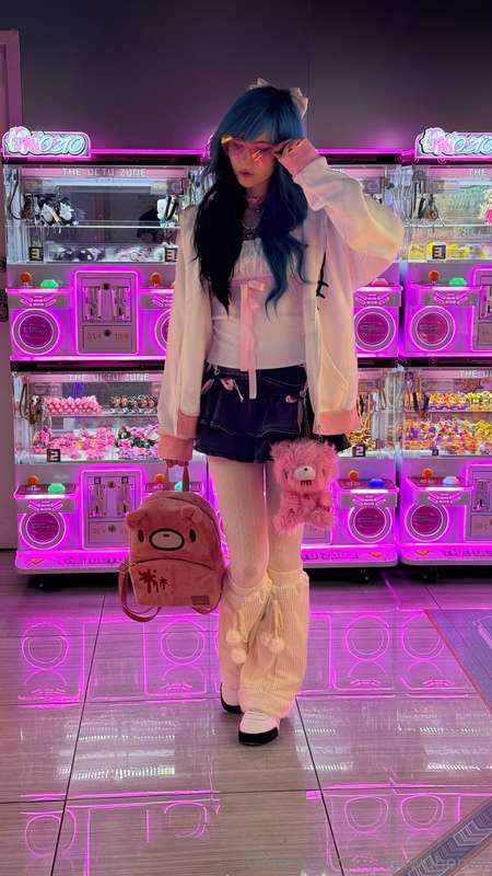 Went to the arcade on my birthday 🥳 Took a couple of cute pi.. 7