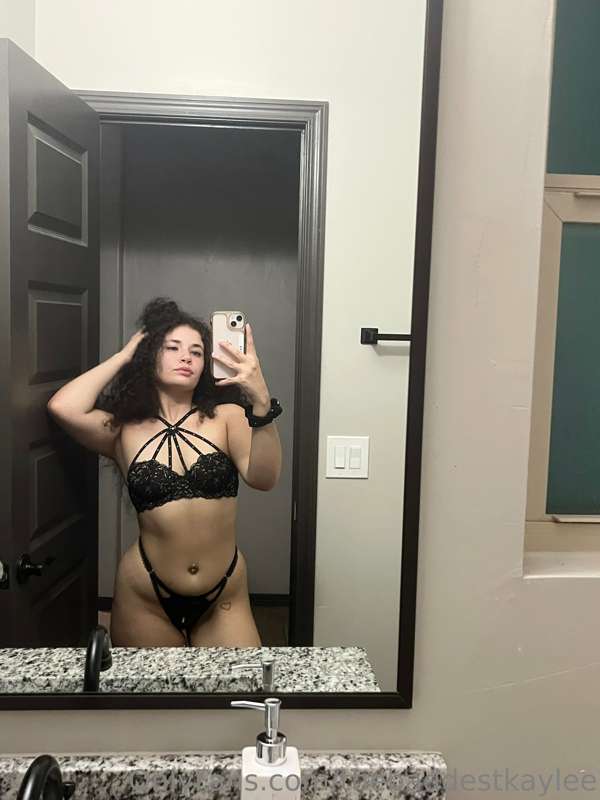 Lingerie or naked ??? Can show tonight at 11pm est baby !! 1