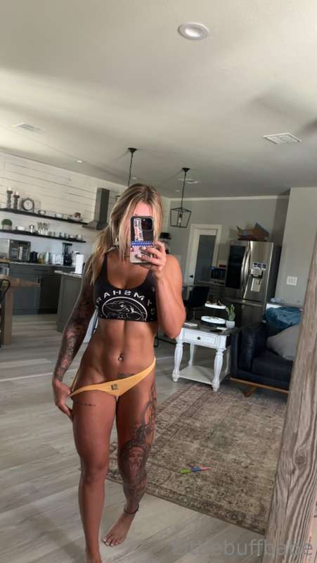 Post gym.. can you guess what’s on the front of my panties :..