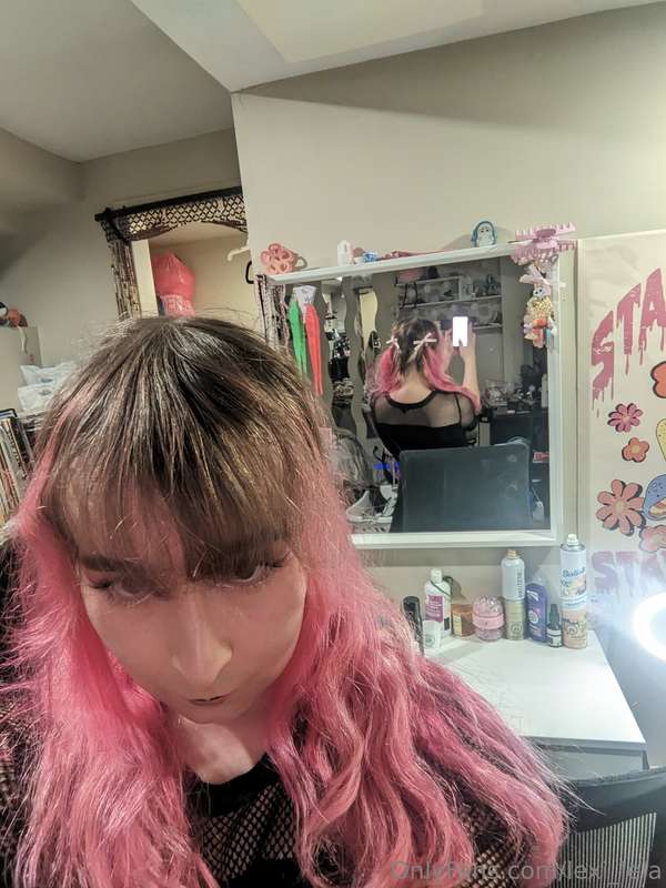 I need to put my hair up in fun ways more ☺️ it's little mom.. 2