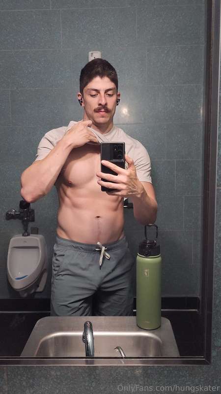 Just finished getting my cock sucked in this bathroom. Headi.. 3