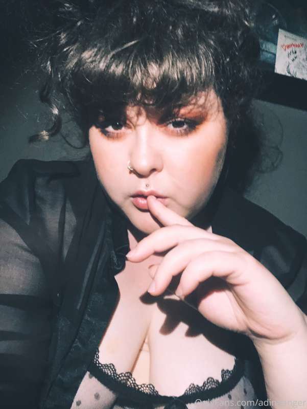 rock n roll + slutty secretary vibes from absolutely nowhere..
