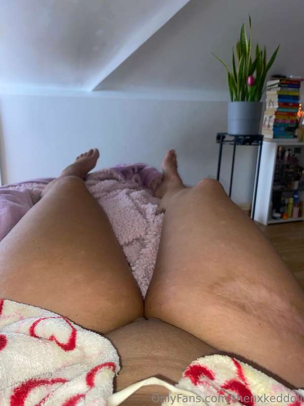 Squishy pillow. Wanna rest your face on it?🌚