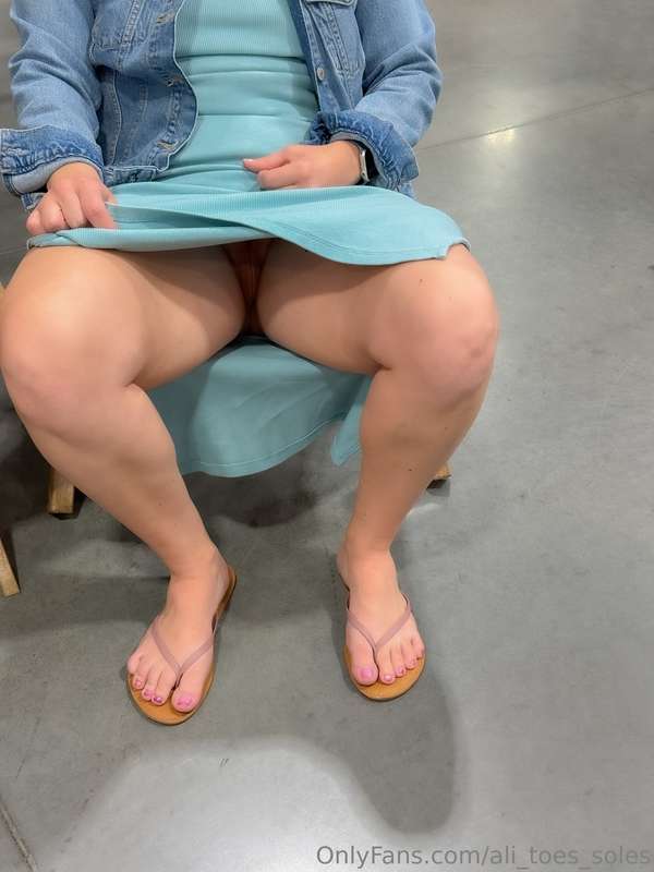 Stores suddenly seem a lot busier when you're flashing in th.. 5