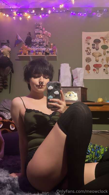 it’s 4am but felt cute :3 4