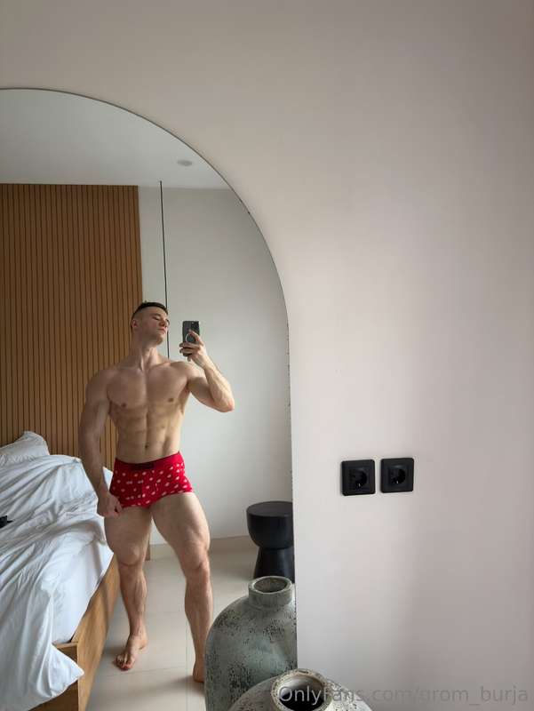 Looking good😏More content and my sex tapes are on my VIP pag..
