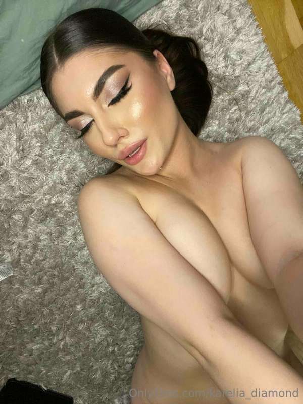 Sex consists of fantasies and friction😘