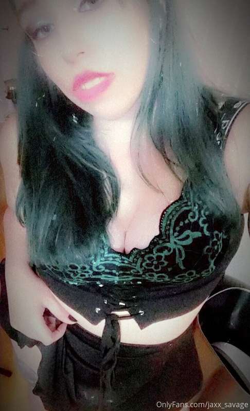 Helloween vibes 🖤🎃🧹🦇 Some pictures feature the beautiful sex.. 21