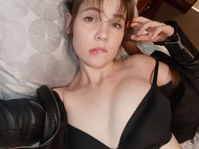 Hey guys. What’s up. DMs open. Feel free to text❤️ 3