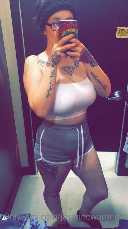 Who loves a tattooed female?😋