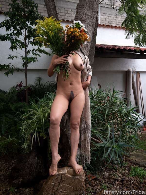 Frida - Fansly - 25 Oct, 2024 12