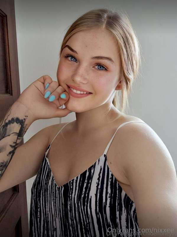 ## ⚡️SABSCRIBE FOR FREE⚡️ Just look at her🤩@chloehoneyyy : c..