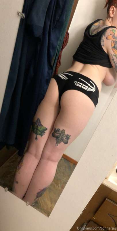 A whole lot of legs and side titty