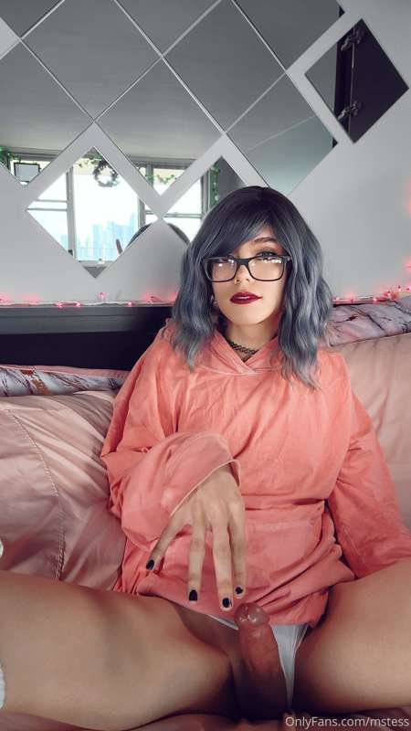 Hoodie vibes... Annnd a little bit of naked vibes c; 11