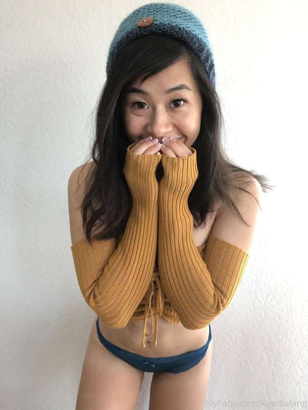 Do you like me in a beanie? I guess having no bra and pantie.. 9