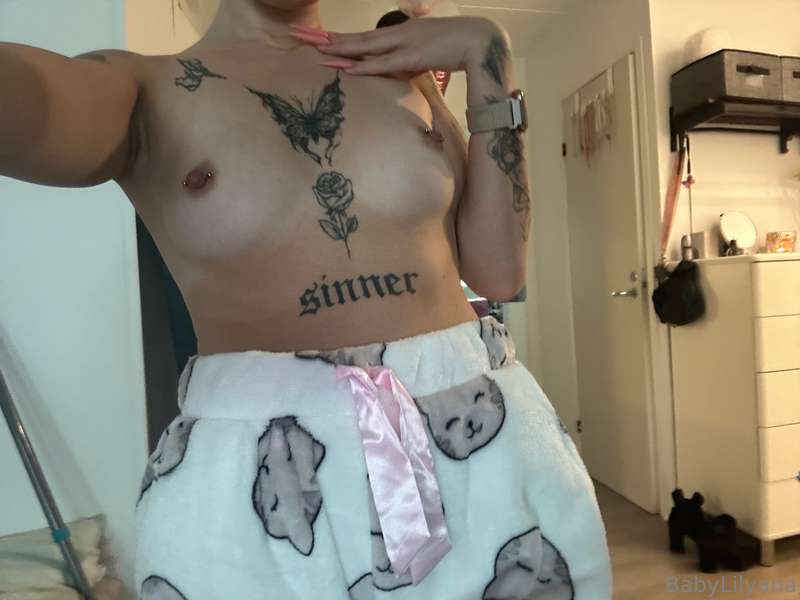 Tulisko joku heittää pyjamat päälle ja kattoo mun kans syksy.. 1