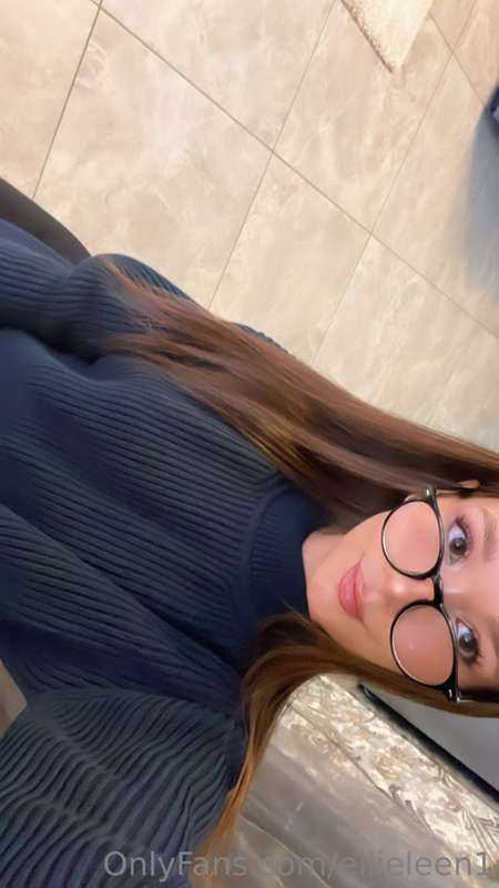 How do u look this look?🤓 
Preparing some hot vid for u🥹🔥