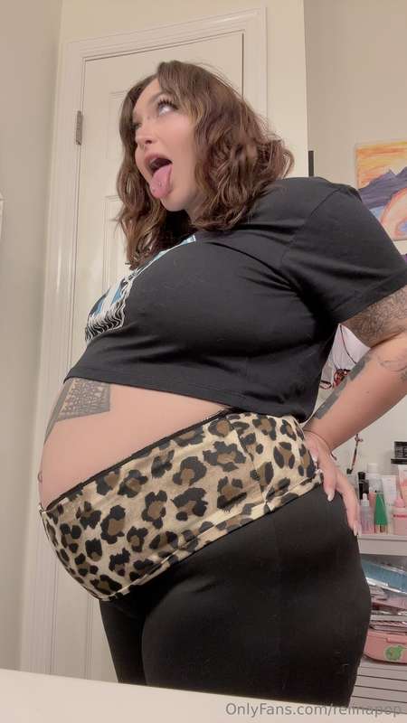 Livestream day - Tip anything to feed me tonight and motivat.. 3