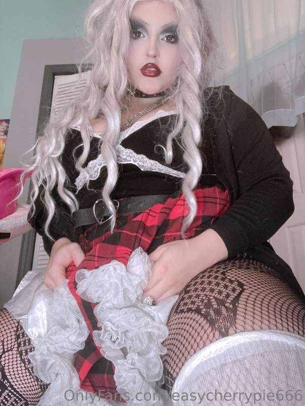 Wanna push up my skirt🥴🖤 6