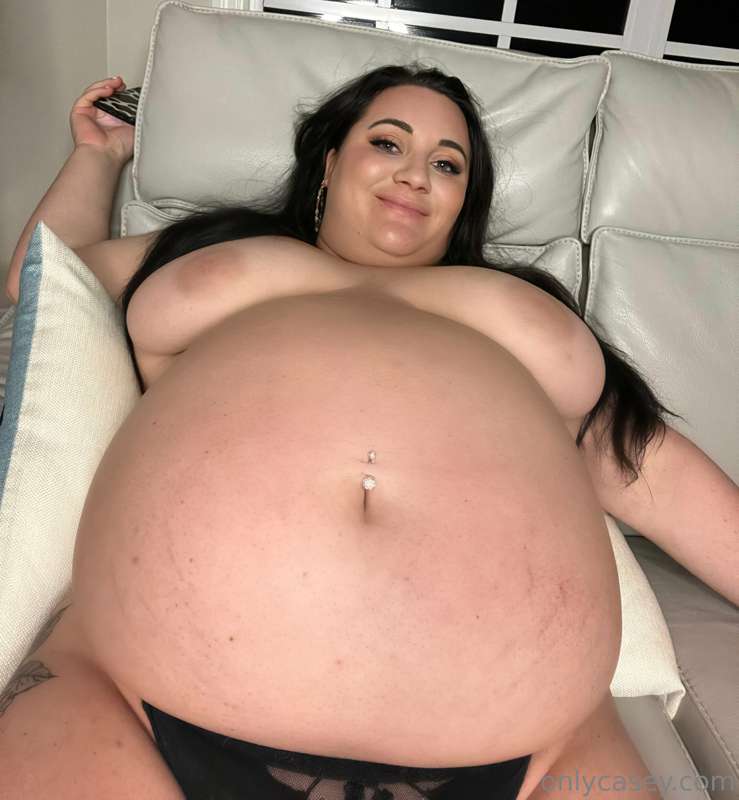 I ate myself sick last night 🤭 Idk what’s wrong with me but .. 9