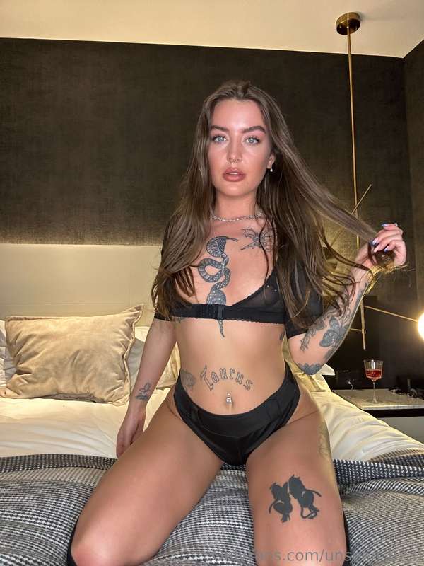 Do you like me in black 😍🖤 2
