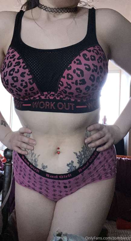 Trying to decide which of my old bras I should ditch...💖 wha.. 12